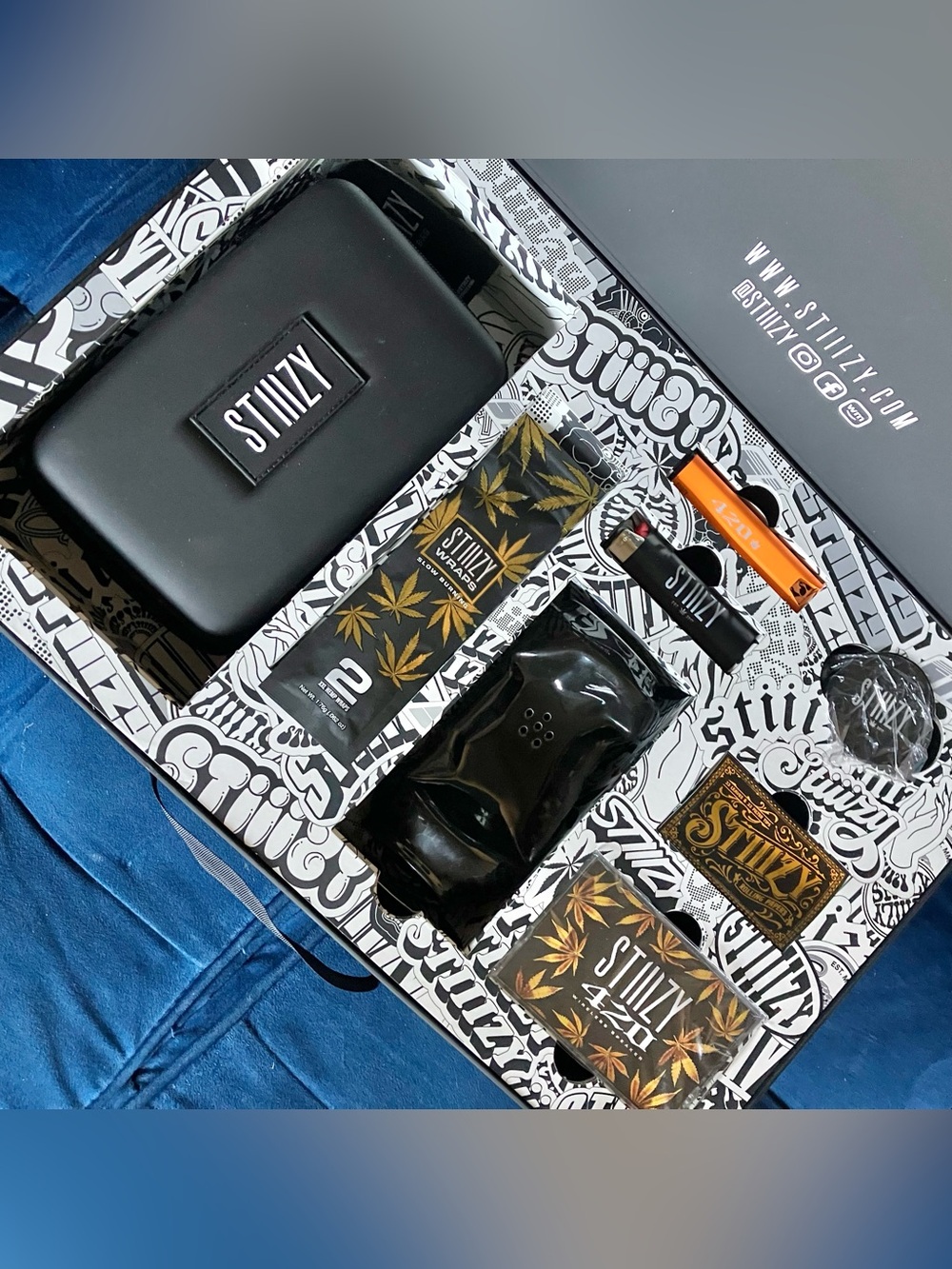 NIB Rare Limited Edition Stiiizy 420 kit